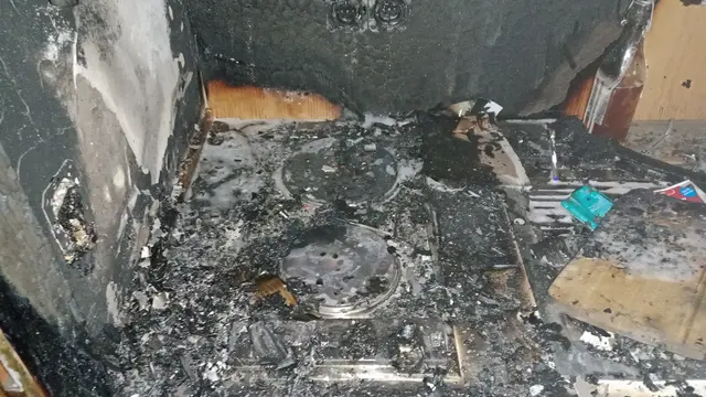 Bei einem Zimmerbrand in der Radetzkystraße wurde die Küche massiv in Mitleidenschaft gezogen. | Foto: BF Graz