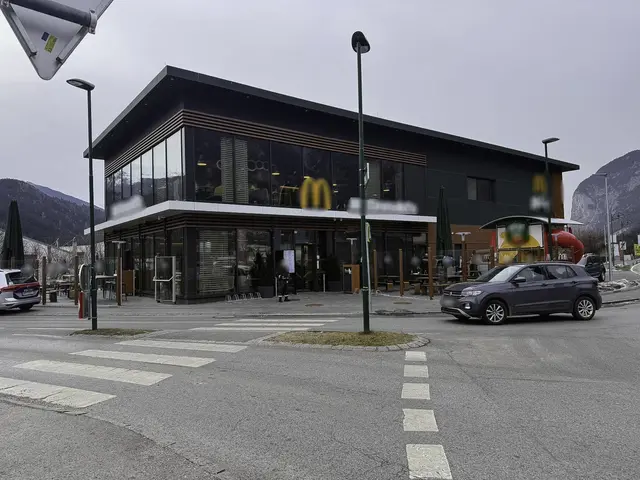 Großeinsatz in Völs: Fastfoodlokal wurde evakuiert. | Foto: zeitungsfoto.at