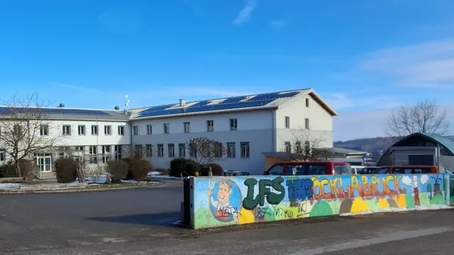 Die Landwirtschaftliche Fachschule Vöcklabruck
auf der gegenüberliegenden Straßenseite.

