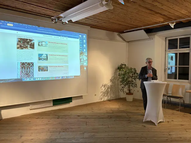 Karl Schober präsentierte das Universamuseum im Kloepferhaus | Foto: MeinBezirk/Susanne Veronik