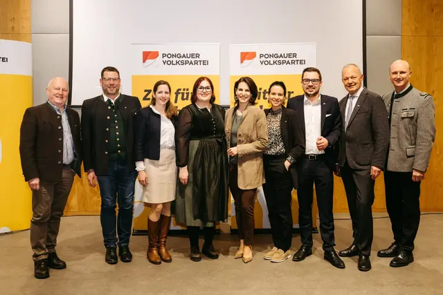 Carina Reiter (4. von links) wurde am 5. Februar 2026 in Pfarrwerfen zur neuen Bezirksobfrau der Pongauer Volkspartei gewählt. | Foto: Salzburger Volkspartei/Horn