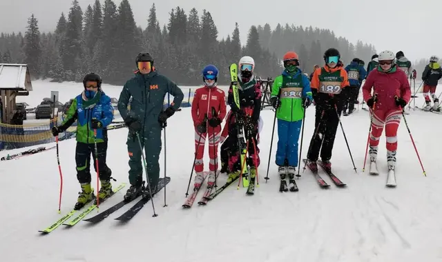 Auf der Teichalm trafen sich Schülerinnen und Schüler, um gegeneinander bei den Ski Alpin Bezirksschulmeisterschaften anzutreten. | Foto: Michael Kern
