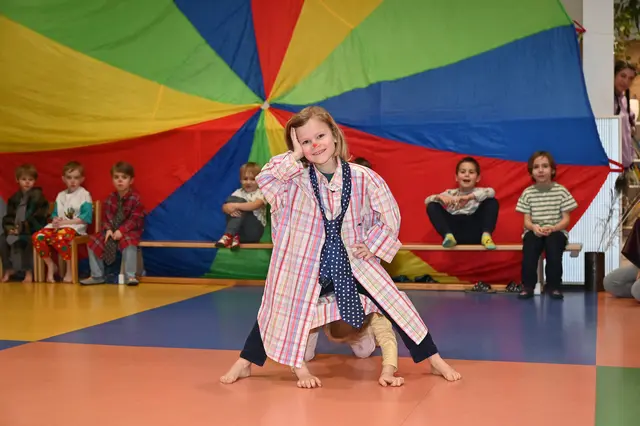 Körpergefühl, Geduld, Konzentration, Kooperation und Kreativität – all das und noch viel mehr vermittelte der Zirkus „Federleicht" | Foto: Gemeinde/Pohl