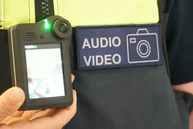 Körperkameras, bekannt als Bodycams, gibt es bereits in vielen Bereichen. Jetzt sollen sich auch in den Justizanstalten eingesetzt werden. (Symbolbild) | Foto: APA-Images / Action Press / NIBOR