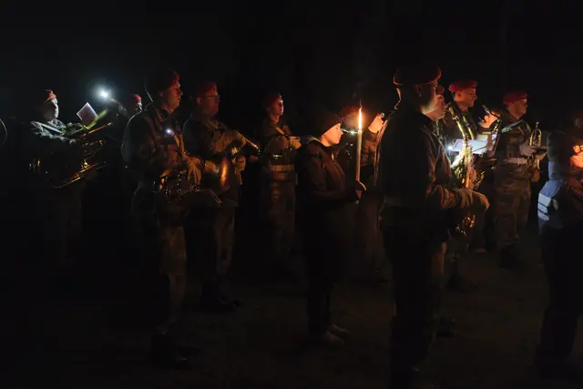 Zapfenstreich bei Kerzenlicht. | Foto: Santrucek