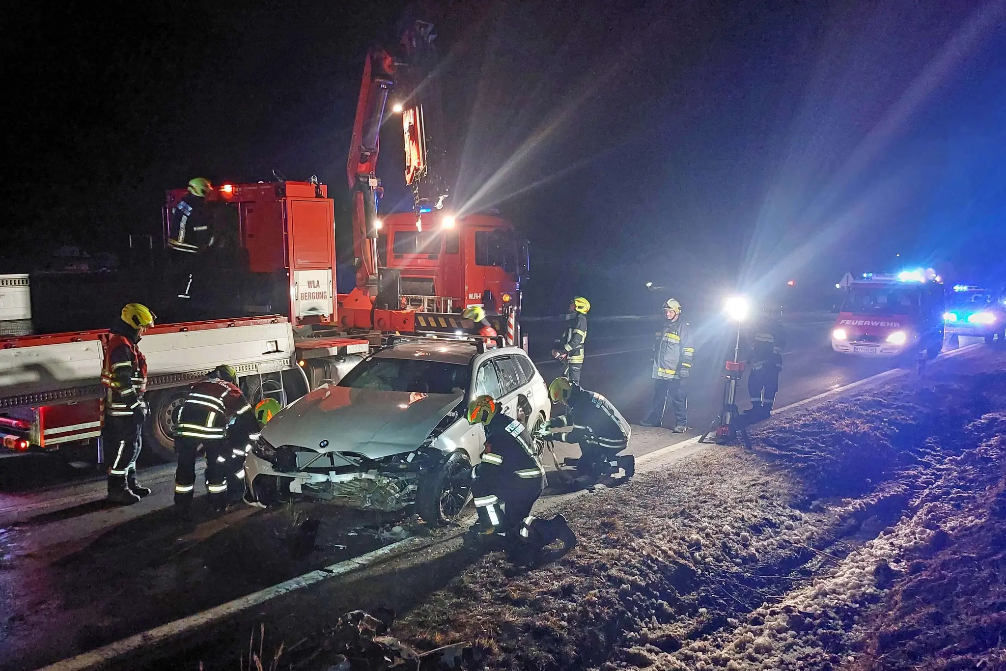 B36 bei Waidhofen/Thaya: Lenker kracht gegen Feldzufahrt - verletzt - ...