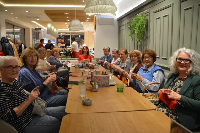 Am Foto zu sehen: von hinten links Angelika, Esther, Grete, Waltraud, Ingeborg, Sabine, Gisela, Ingeborg Steiger, Rosemarie, Gabriele, Susanne. | Foto: Rosenberger Victoria