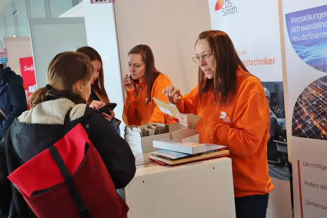 DS Smith bildet u.a. Lehrlinge in den Berufen m./w. Verpackungstechniker, Metalltechniker, Anlagenbetriebstechniker  | Foto: Edith Ertl