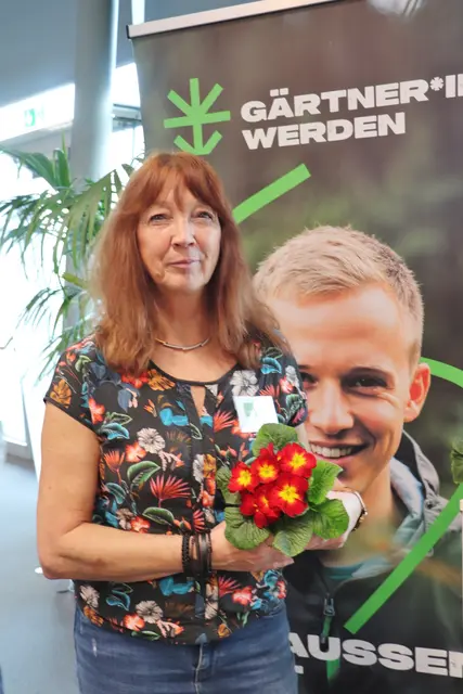 Für Mary Delißen macht auf den Beruf Facharbeiter Gartenbau aufmerksam, eine Ausbildung, die auch im zweiten Bildungsweg möglich ist.  | Foto: Edith Ertl