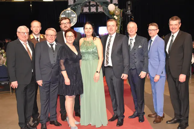 Die Ehrengäste beim gemeinsamen Foto | Foto: MeinBezirk/Michael Strini