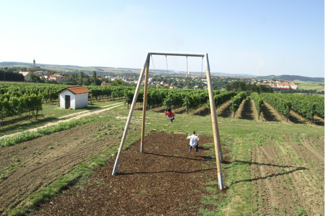 Dionysosweg: Schaukeln mit herrlicher Aussicht. | Foto: Stadt Mistelbach