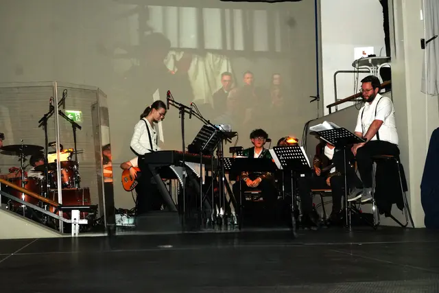 Ein Teil der Band, die das Musical „Geld oder Leben“ instrumental begleitete und maßgeblich zur Atmosphäre des Abends beitrug. | Foto: Nicole Schawill