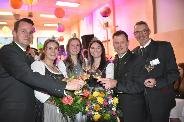 Die steirischen Weinhoheiten mit Landesrat Stefan Hermann (l.), Bürgrmeister Daniel Kos (2.v.r.) und Silberberg-Direktor Reinhold Holler | Foto: MeinBezirk/Waltraud Fischer