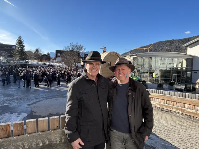 Überglücklich über den gelungenen Fasnachts-Umzug in Rietz: Bürgermeister Gerhard Krug (li.) und Fasnachts-Obmann Hannes Egger. | Foto: © Georg Larcher / MeinBezirk