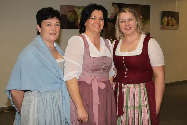 Elke Starzinger, Ortsbäuerin Marianne Greinöcker, Christine Greinöcker