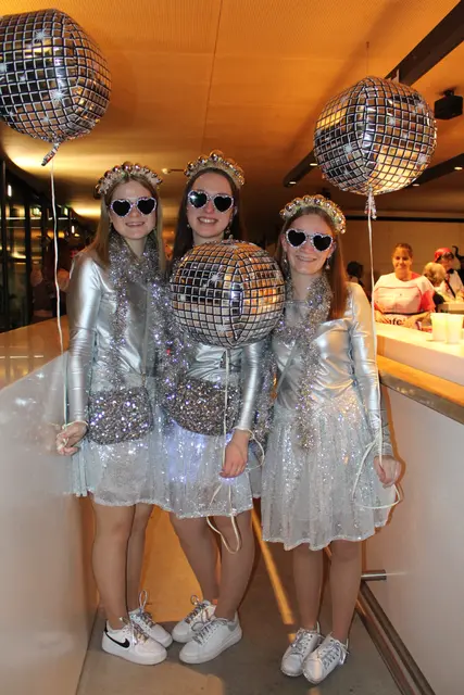 Discokugeln: Sophia, Larissa und Linda