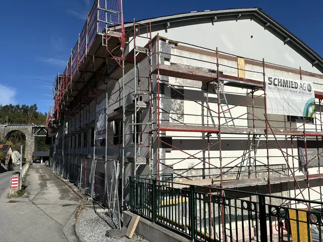 Damals-Foto: Das ehemalige Internatsgebäude St. Klara in der Klosterstraße in Zwettl wurde komplett umgebaut. Die Aufnahme stammt vom 9. Oktober 2024. | Foto: Bernhard Schabauer