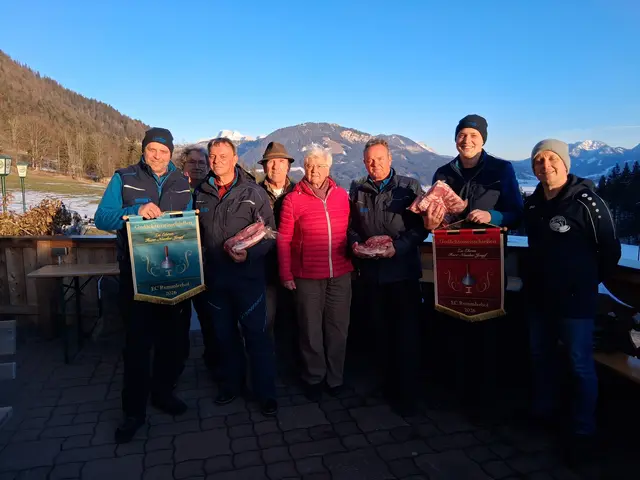 Rang 1 und 2 EC Brixen I; Rupert Strasser, Andreas Kofler, Hans Gartner und Lukas Schipflinger, mit den Offiziellen, Andi Aberger, Sportreferent Robert Steger Elisabeth Nessler und Josef Lackner