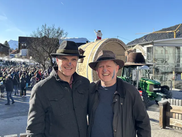 Überglücklich über den gelungenen Fasnachts-Umzug in Rietz: Bürgermeister Gerhard Krug (li.) und Fasnachts-Obmann Hannes Egger. | Foto: © Georg Larcher / MeinBezirk