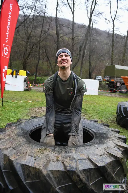 Das Motto „Schwer, aber machbar“ beschreibt den Dirtrun perfekt, weil jede und jeder gefordert wird, aber mit Biss und Mut ans Ziel kommt. | Foto: Sportshot