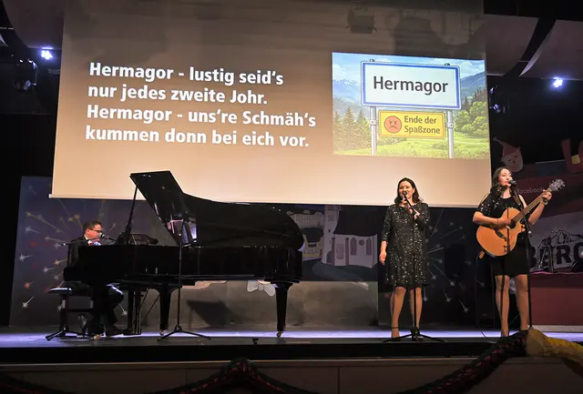 „Die Interpreten AG“ mit Günther Schreibmajer (Piano), Katharina Bućar und Vera Eder (Gitarre) | Foto: Bernhard Karner