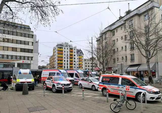 Am Montagmorgen kam es zu einem Unfall, bei der 13 Personen verletzt wurden. | Foto: APA-Images / APA / MANUEL RISS