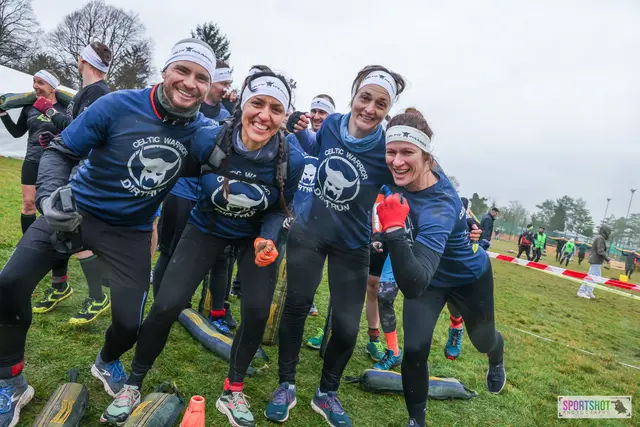 Nach sportlicher Herausforderung und Zieldurchlauf klingt der Tag bei der After-Show-Party aus und macht den Dirtrun auch abseits der Strecke zum Erlebnis. | Foto: Sportshot