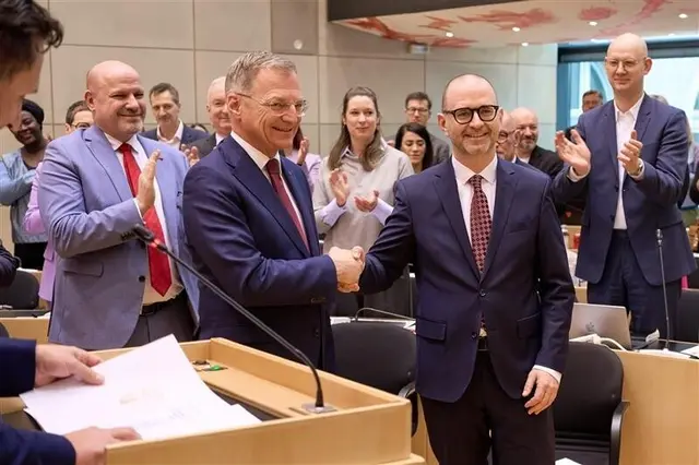 Dietmar Prammer bei der Angelobung als Bürgermeister durch Landeshauptmann Thomas Stelzer (ÖVP) am 6. Februar 2025. | Foto: Stadt Linz