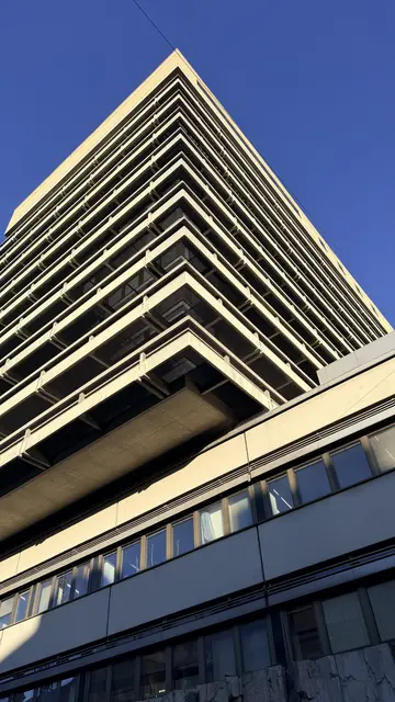 Um 14.25 Uhr erklärte der vorsitzende Richter den Prozess offiziell für beendet. Die beiden Angeklagten wurden anschließend von Justizwachebeamten aus dem Saal geführt. | Foto: Maximilian Sprenger