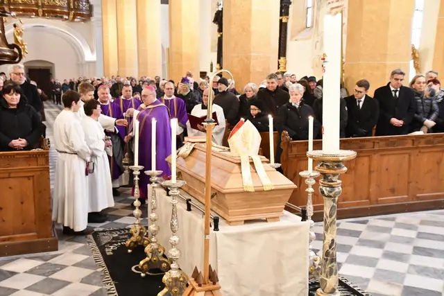 Altbischof Maximilian Aichern wurde in St. Lambrecht beigesetzt.  | Foto: Anita Galler