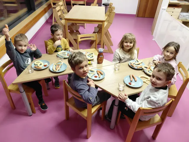 Zum Abschluss gibts natürlich eine gute Jause im sonst leeren Kindergarten: Ein richtiges Highlight.  | Foto: Lichterpuls – Huber Madeleine