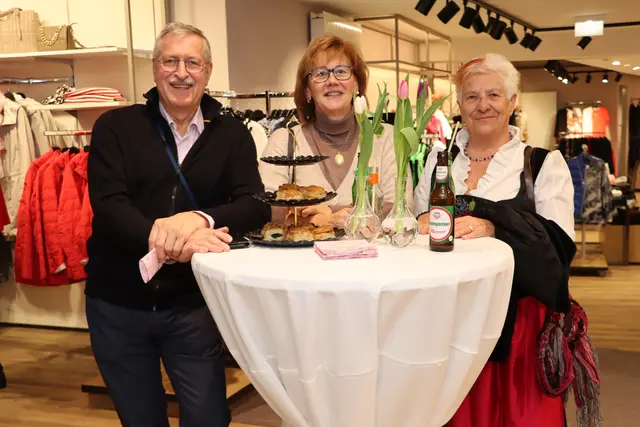 Auch Familie Michl aus Bad Füssing ließ sich die Eröffnungsfeier bei Auzinger nicht entgehen. | Foto: Fotos: Siegl/MeinBezirk (1), Markus Bäumler/zema-medien.de