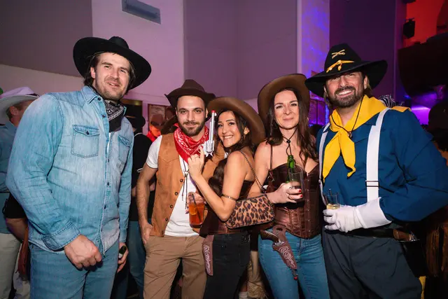 Verkleidete Cowboys und Cowgirls trafen sich zur Mega-Faschingsparty Wild-Wild-Wels in den Minoriten. | Foto: Round Table 6