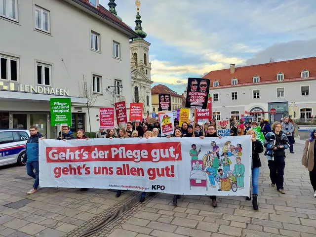 Der KPÖ-Landtagsklub rief am Samstag zur Pflege-Demo in die Grazer Innenstadt, um gegen eine Verschlechterung des Pflegeschlüssels in der Steiermark mobil zu machen.  | Foto: KPÖ