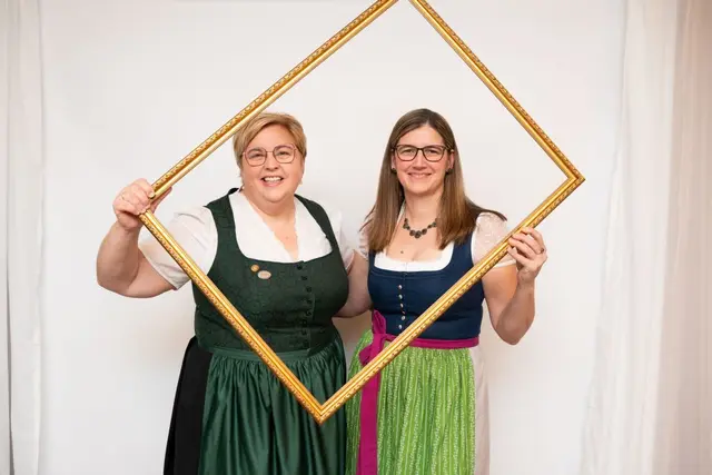 Die Greinbacherin Michaela Mauerhofer wurde erneut zur Bezirksbäuerin von Hartberg-Fürstenfeld gewählt. Ihr zur Seite steht Barbara Fiedler aus Bad Waltersdorf als Stellvertreterin. | Foto: Herzmomente Carina Maria Glatz