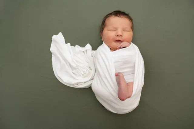 Name: Noah
Geburtsdatum: 17.01.2026
Gewicht: 3.670 g
Größe: 51 cm
Eltern: Melanie und Christian Lafer aus Feldbach | Foto: Babysmile