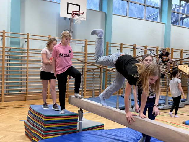 Die Kinder konnten die Schule an mehreren Stationen kennenlernen - so auch im Turnsaal.  | Foto: BG/BRG Judenburg
