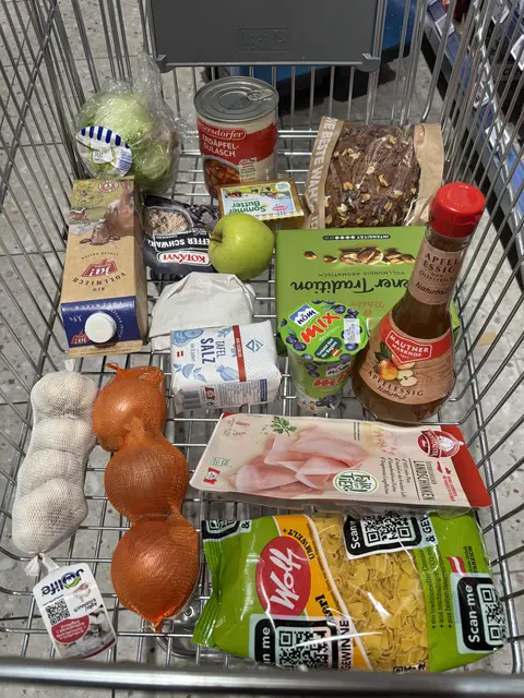 So sieht der Einkauf mit den 16 Produkten unseres Test-Kaufs aus. | Foto: Daniel Schmidt