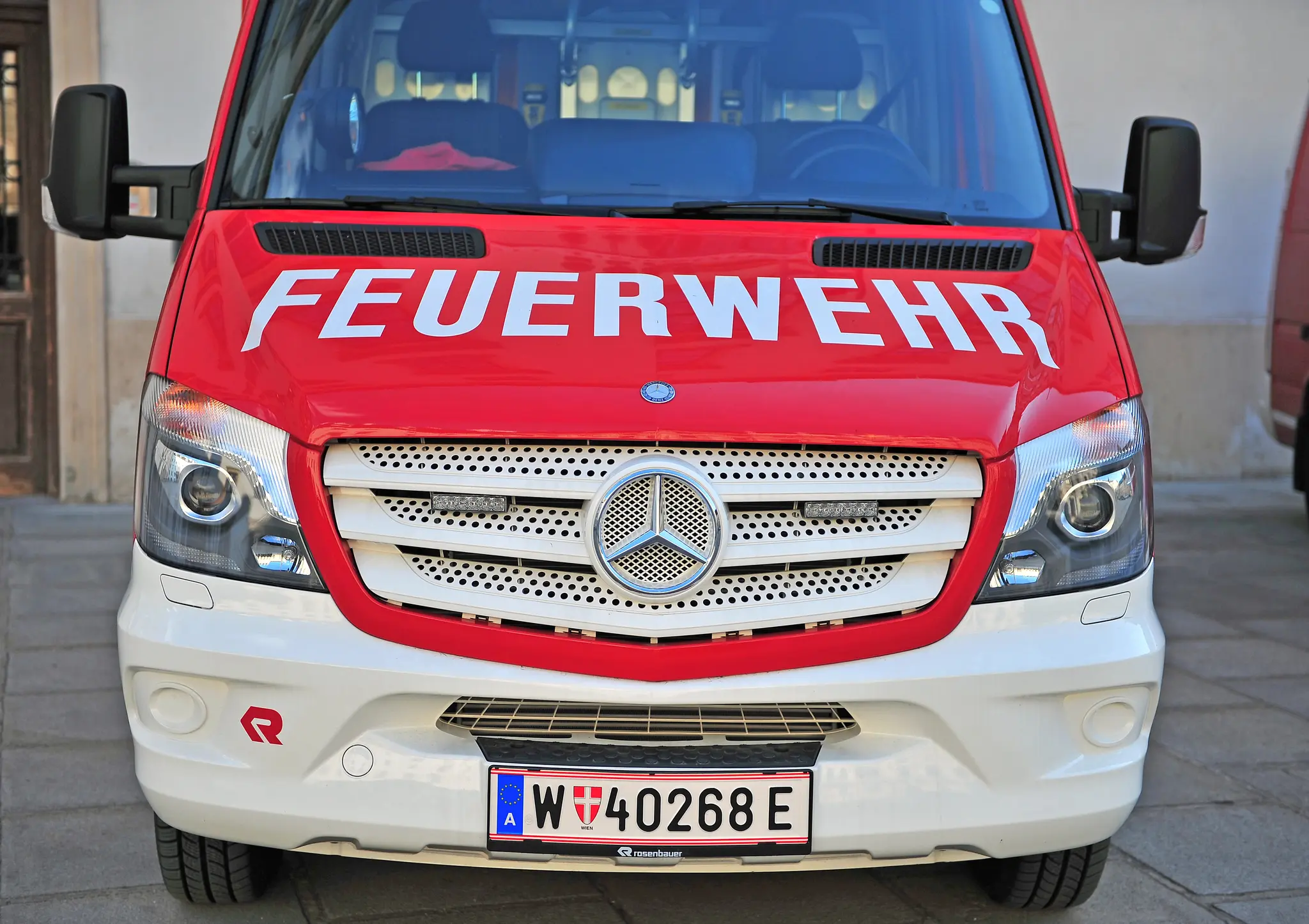Großeinsatz: Eine Person bei Explosion in Wiener Gemeindebau schwer ...