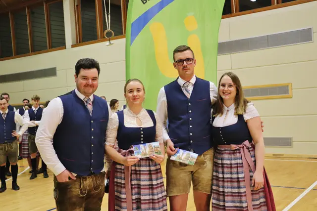 Platz zwei für Anna Roschitz und Valentin Knopper (Bildmitte( | Foto: Edith Ertl