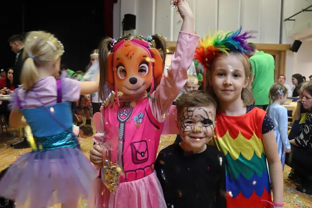 Am 15. Februar lädt die Stadthalle zum Kindermaskenball ein – ein Nachmittag für die ganze Familie mit Spielen, Musik und Tanz. Freuen Sie sich auf Helden der Herzen und jede Menge gute Laune. | Foto: Alejandra Ortiz