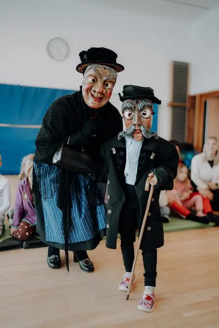 Genau so gut wie die Großen: Die Kindergartenkinder in Axams erlernen ihre Rollen schnell.  | Foto: Lichterpuls – Huber Madeleine