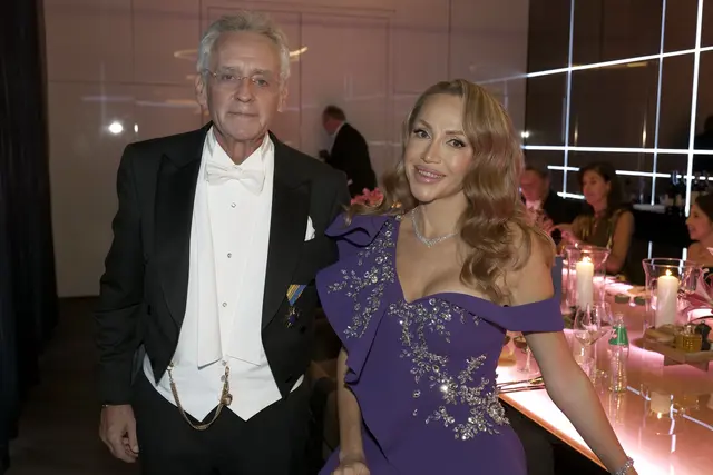 Christian und Ekaterina Mucha bei ihrer Dinnerparty kurz bevor es zum Opernball in die Staatsoper ging.  | Foto: Max Spitzauer/RMW