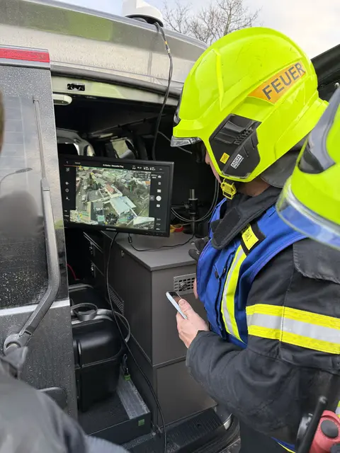 Mit einer Drohne wurde der Einsatz von oben begleitet. | Foto: BFKDO BADEN / Stefan Schneider