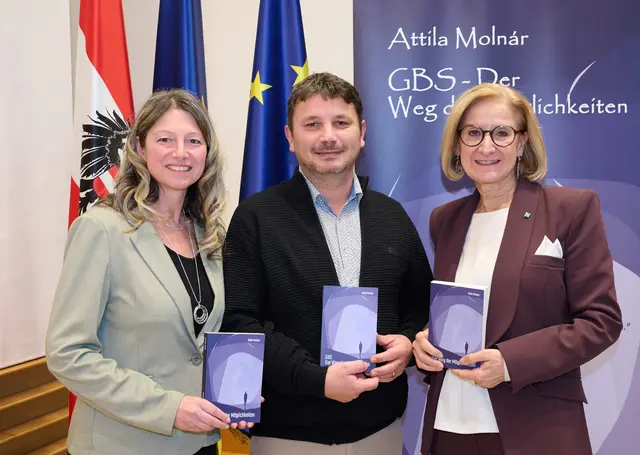 Landeshauptfrau Johanna Mikl-Leitner mit (v.l.) Sonja und Attila Molnár. | Foto: NLK Pfeiffer