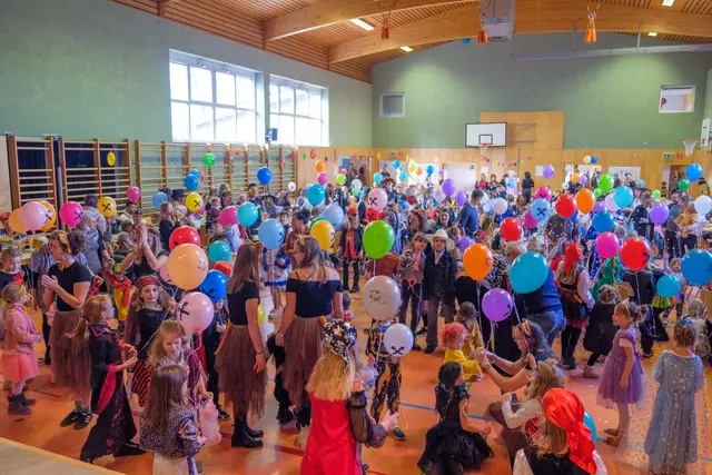 Volles Haus beim Kindermaskenball in Riedau. | Foto: Windhager/ÖVP Riedau