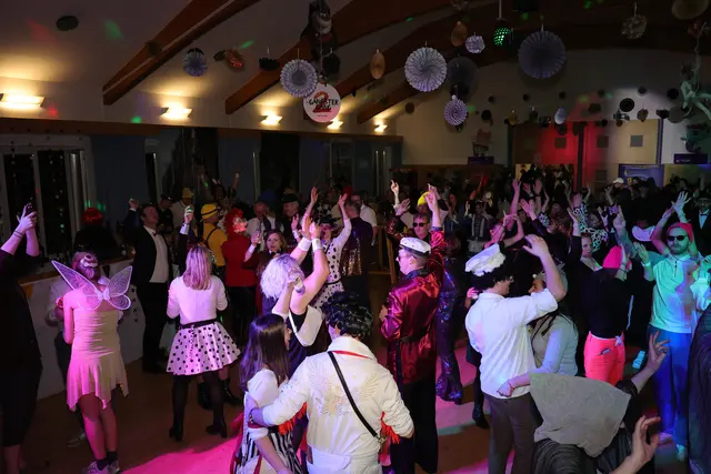 Unter dem Motto „Hollywood Dreams“ verwandelte sich der Prambachkirchner Veranstaltungssaal in eine glamouröse Partylocation. | Foto: Anna Humer
