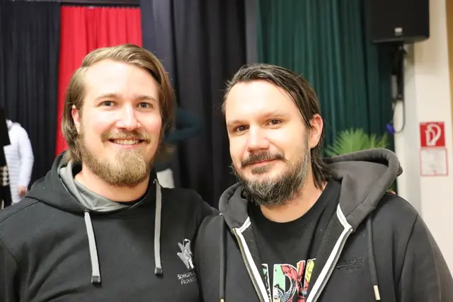 Jesus im Doppelpack: Martin Plank (li) ist Lehrer, Andreas Leitner arbeitet bei der Bundesbahn.  | Foto: Edith Ertl
