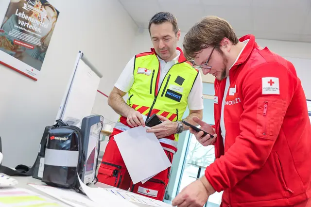 Im Rahmen der Ausbildung beschäftigte sich im Rahmen der Ausbildung mit der Entwicklung des Telenotarztsystems in Österreich, dessen Einsatzmöglichkeiten sowie den rechtlichen Rahmenbedingungen, Datenschutz und Kommunikation. | Foto: Rotes Kreuz Niederösterreich / M. Hechenberger 