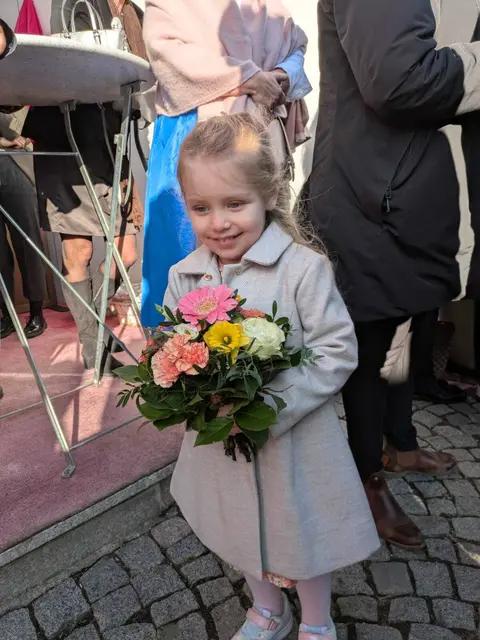Blumen für Sharon Stone. | Foto: Kathrin Schwendinger/MeinBezirk